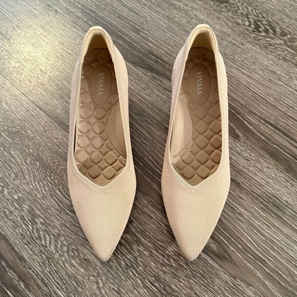 Vivaia Scarlet Stretch Knit Kitten Heel Pump
